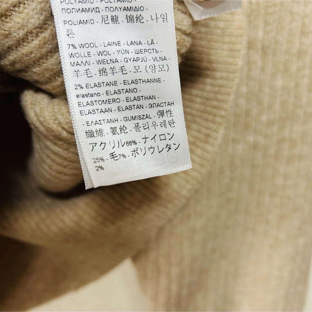 Levi's(リーバイス)の未使用 リーバイス ニットカーディガン S  ベージュ レディースのトップス(カーディガン)の商品写真