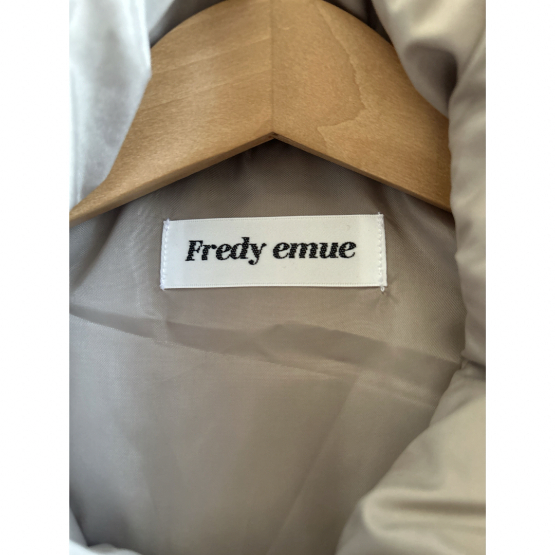 fredy emue(フレディエミュ)のfredy emue ハイネックエコダウンベスト レディースのジャケット/アウター(ダウンベスト)の商品写真