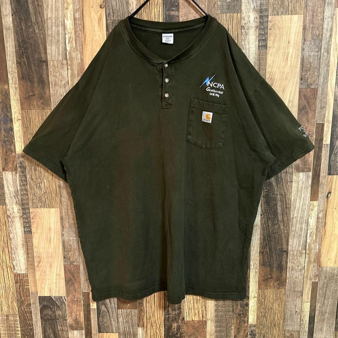 carhartt(カーハート)のカーハート ヘンリーネック Tシャツ 2XL 半袖 企業 ロゴ カーキ US古着 メンズのトップス(Tシャツ/カットソー(半袖/袖なし))の商品写真