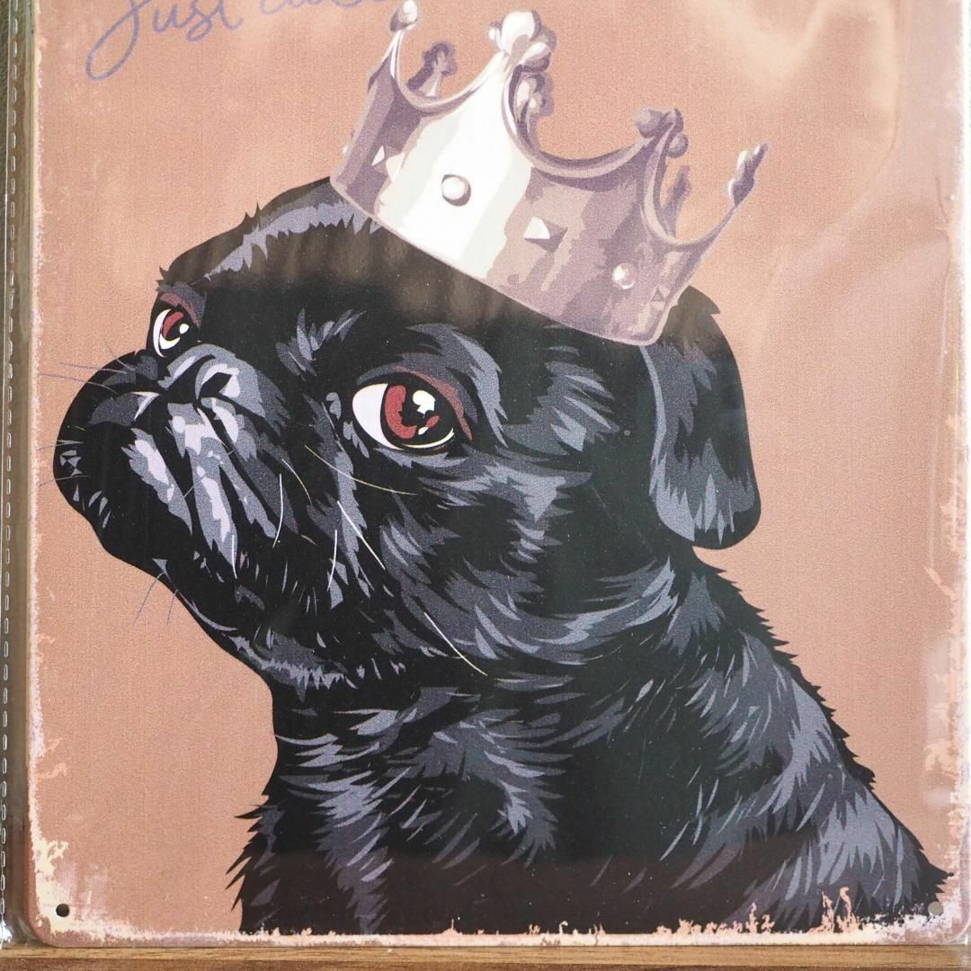ブリキ看板 B-160 黒パグ キング ブラック プレート 犬 雑貨 インテリア インテリア/住まい/日用品のインテリア小物(その他)の商品写真