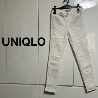 ユニクロ(UNIQLO)の美品　ユニクロ　UNIQLO デニム　スキニー　白　クロップドパンツ　ジーンズ　(スキニーパンツ)