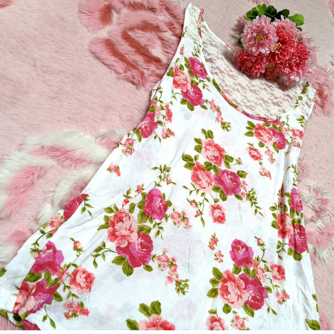 FOREVER 21(フォーエバートゥエンティーワン)のFOREVER21❤白❤鮮やかな❤花柄❤よく伸びる❤柔らか＆レース❤オシャレ レディースのトップス(カットソー(半袖/袖なし))の商品写真