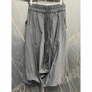 ユリウス(JULIUS)のJulius drop over crotch pants(サルエルパンツ)