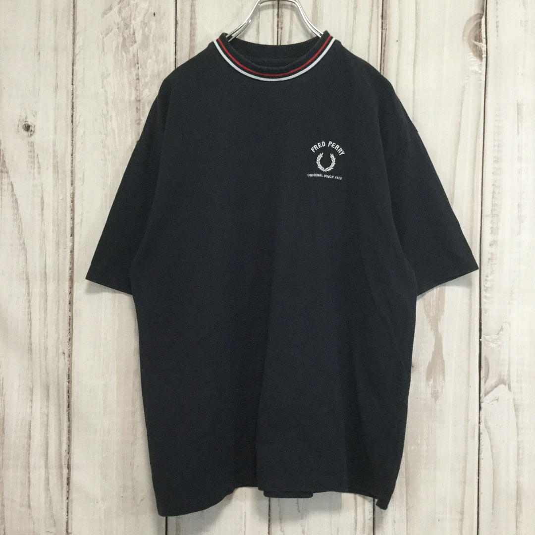 FRED PERRY(フレッドペリー)の【フレッドペリー ロゴ刺繍半袖Tシャツ】襟ライン 鹿の子 M 黒 古着 メンズのトップス(Tシャツ/カットソー(半袖/袖なし))の商品写真