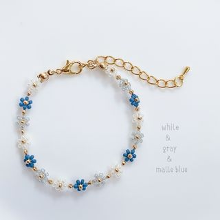 韓国ビーズ♡フラワーブレスレット＼White×Gray×Matte blue／(ブレスレット/バングル)