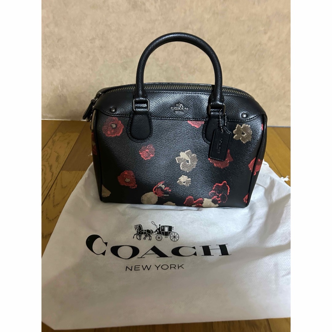 COACH(コーチ)のcoach 花柄　ショルダーバッグ　未使用 レディースのバッグ(ショルダーバッグ)の商品写真