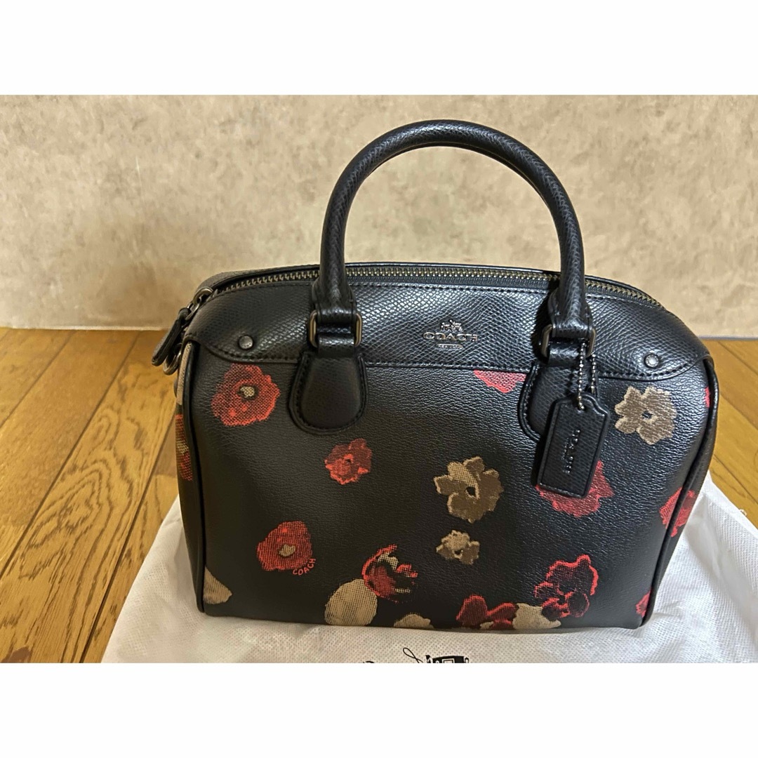 COACH(コーチ)のcoach 花柄　ショルダーバッグ　未使用 レディースのバッグ(ショルダーバッグ)の商品写真