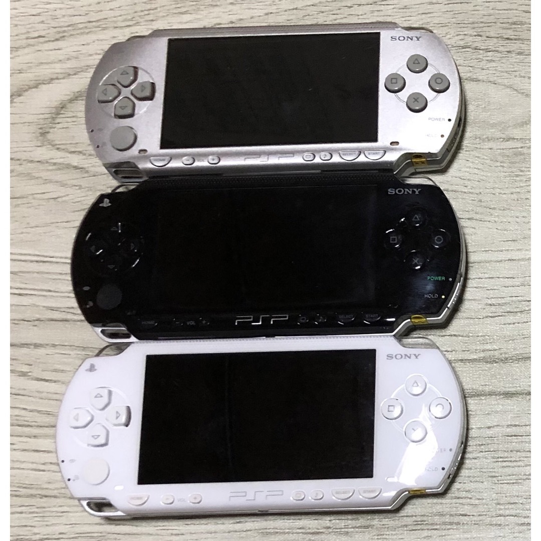 PlayStation Portable(プレイステーションポータブル)のPSP 1000 3台まとめ売り　ジャンク エンタメ/ホビーのゲームソフト/ゲーム機本体(携帯用ゲーム機本体)の商品写真