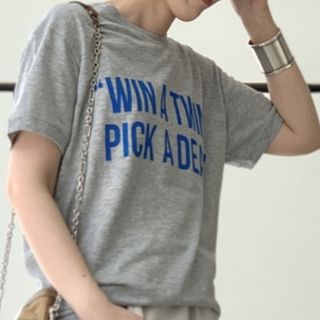 アパルトモンドゥーズィエムクラス(L'Appartement DEUXIEME CLASSE)のDSQUARED2 Grey Logo T-sh《ディースクエアード/グレイロゴ(Tシャツ/カットソー(半袖/袖なし))