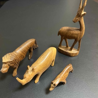 アフリカ動物　木彫りの置物　民芸品
