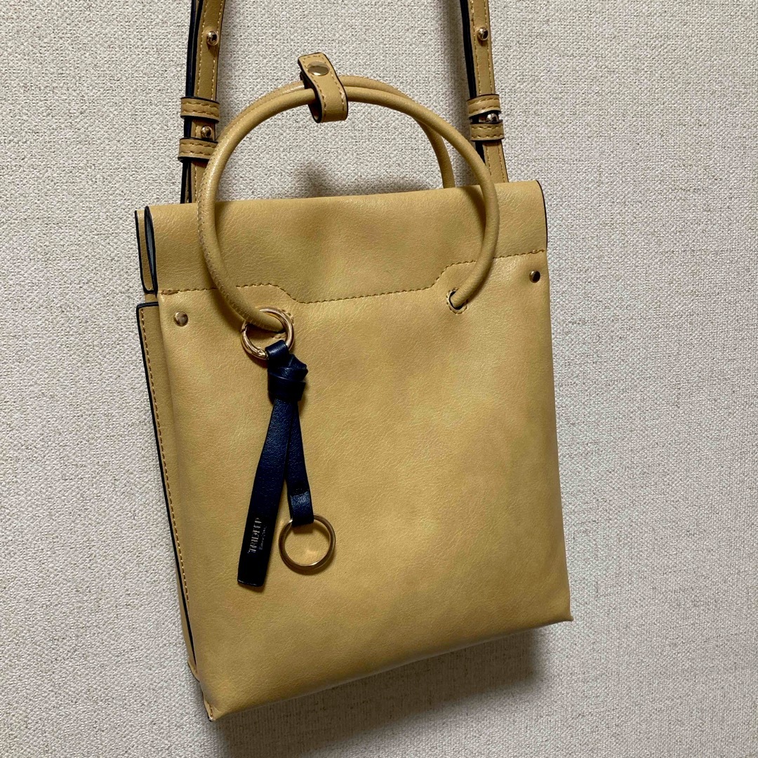 Trideep(トライディープ)の【美品】ミニショルダーバッグ／ポシェット／イエロー レディースのバッグ(ショルダーバッグ)の商品写真