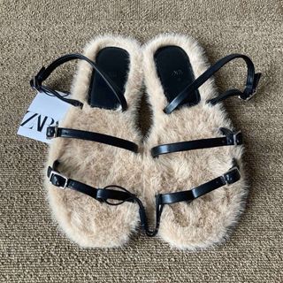 ザラ(ZARA)のZARA ファーサンダル size37 新品未使用(サンダル)