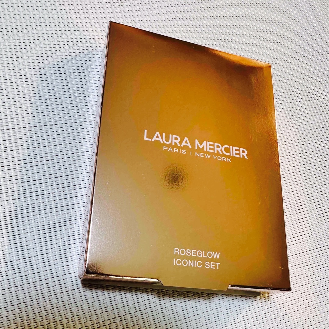 laura mercier(ローラメルシエ)のローラ　メルシエ ローズグロウ　アイコニック　セット　新品未開封 コスメ/美容のベースメイク/化粧品(フェイスカラー)の商品写真