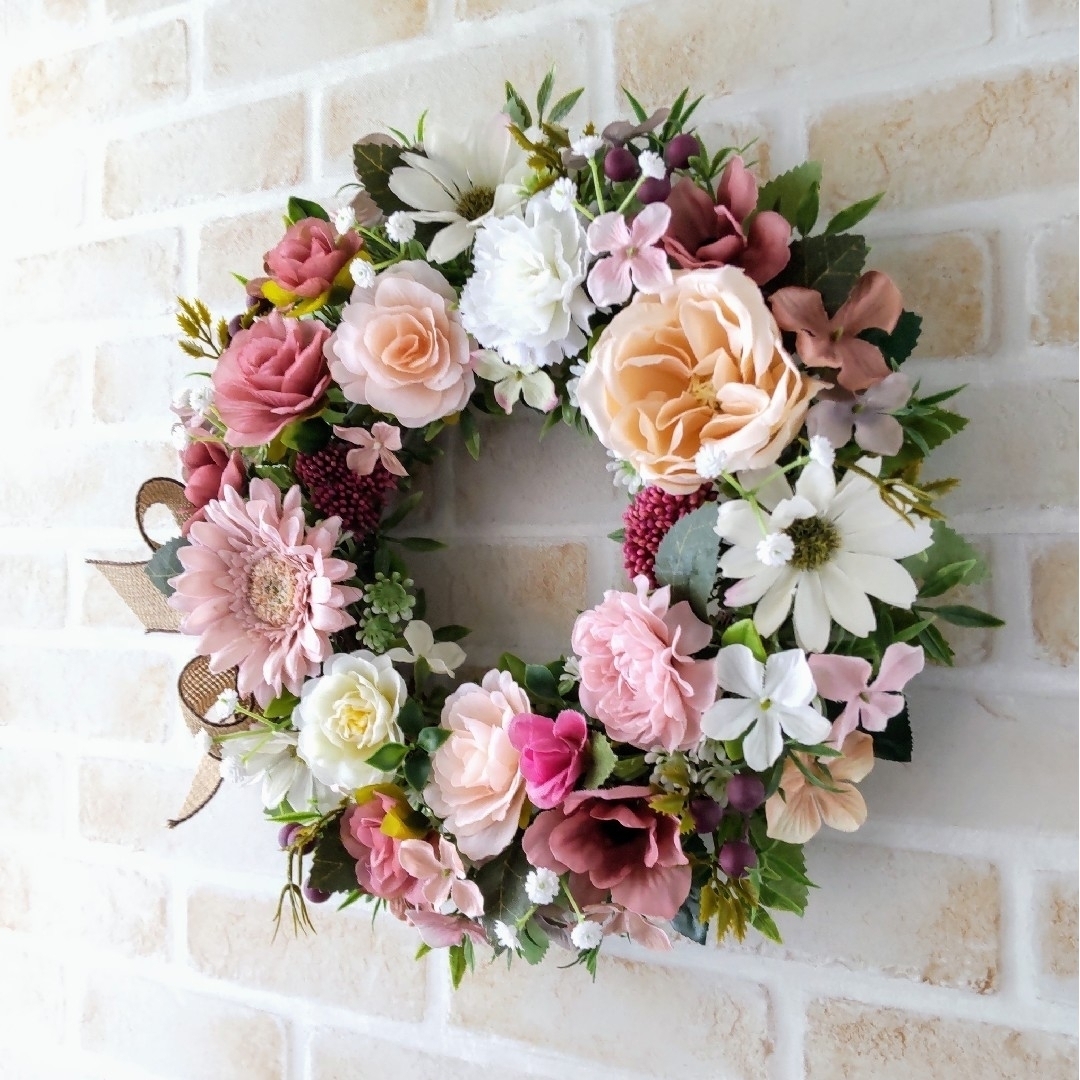 くすみピンクのガーベラとお花のリース  フラワーリース  リース  造花 ハンドメイドのフラワー/ガーデン(リース)の商品写真