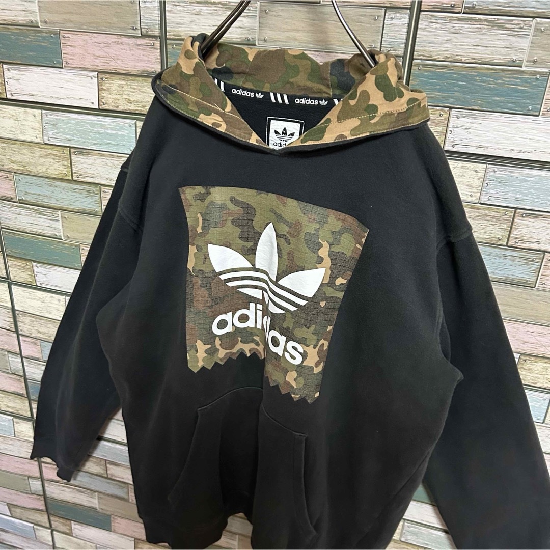 Originals（adidas）(オリジナルス)のアディダスオリジナルス　プルオーバーパーカー　ビッグロゴ　カモ柄 メンズのトップス(パーカー)の商品写真