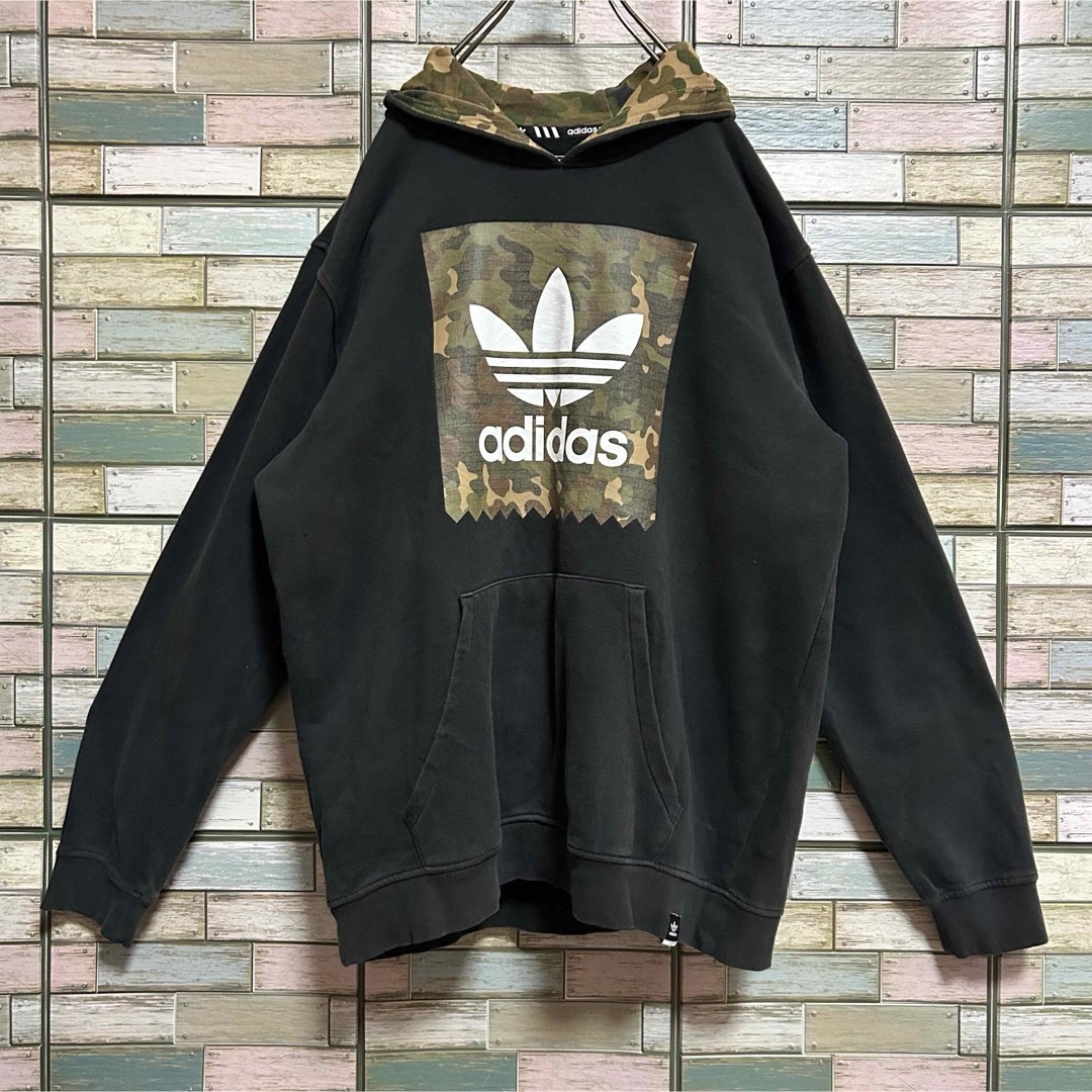 Originals（adidas）(オリジナルス)のアディダスオリジナルス　プルオーバーパーカー　ビッグロゴ　カモ柄 メンズのトップス(パーカー)の商品写真