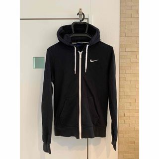 ナイキ(NIKE)のNIKE パーカー　黒　M  ロゴ　ワンポイントロゴ(パーカー)