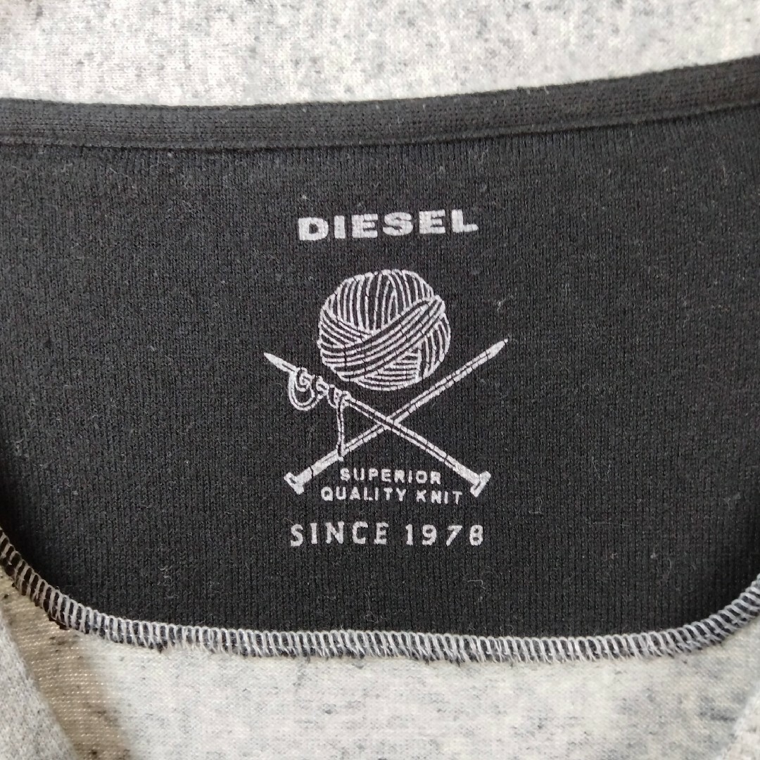 DIESEL(ディーゼル)のDIESEL ディーゼル　ワンポイントロゴ　カーディガン　シンプル　薄手ニット メンズのトップス(カーディガン)の商品写真