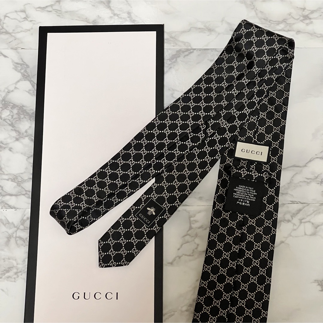 Gucci(グッチ)のGUCCI ネクタイ【美品】グッチGG柄 総柄 黒 ブラック.ゴールド シルク メンズのファッション小物(ネクタイ)の商品写真