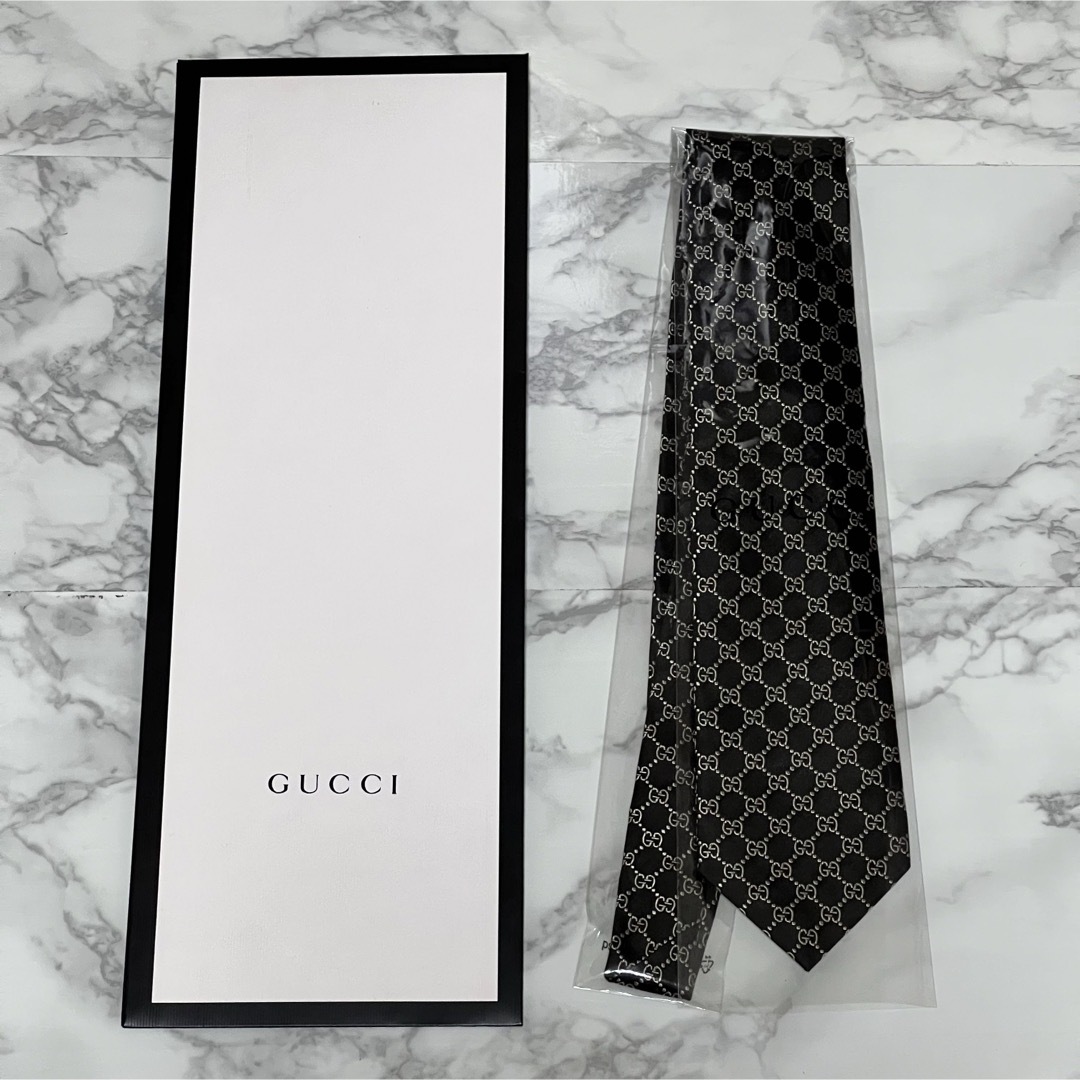 Gucci(グッチ)のGUCCI ネクタイ【美品】グッチGG柄 総柄 黒 ブラック.ゴールド シルク メンズのファッション小物(ネクタイ)の商品写真