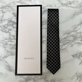 グッチ(Gucci)のGUCCI ネクタイ【美品】グッチGG柄 総柄 黒 ブラック.ゴールド シルク(ネクタイ)