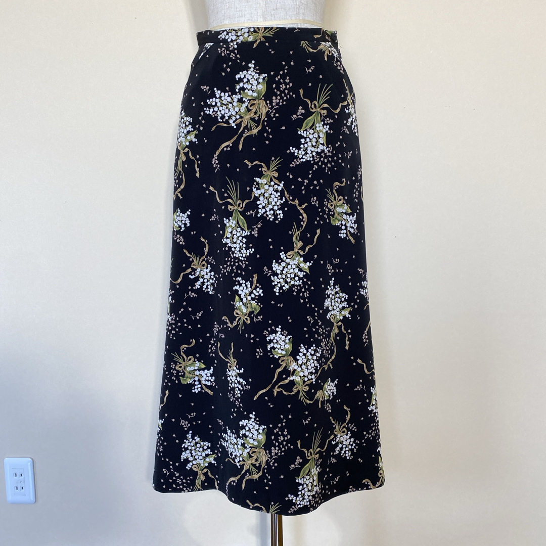 INGEBORG(インゲボルグ)のインゲボルグ　🖤🤍すずらんブーケ柄スカート　定価39,600円🖤 レディースのスカート(ロングスカート)の商品写真