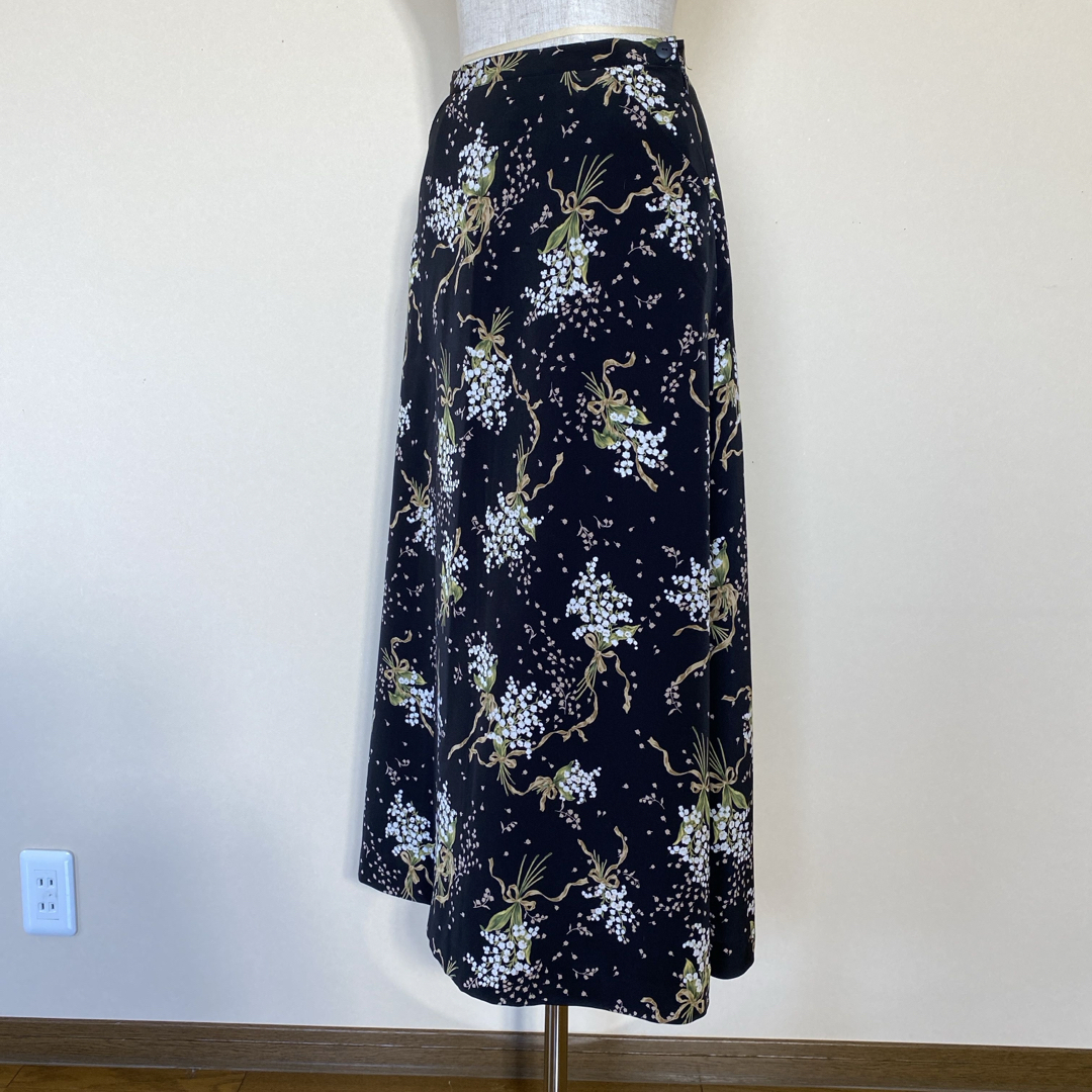 INGEBORG(インゲボルグ)のインゲボルグ　🖤🤍すずらんブーケ柄スカート　定価39,600円🖤 レディースのスカート(ロングスカート)の商品写真