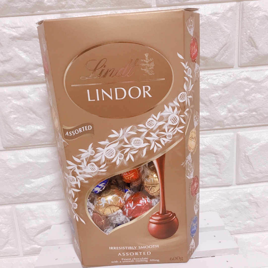 Lindt(リンツ)の【数量限定】★12個★【ゴールド】リンツ＊リンドール【コストコ＊Costco】 食品/飲料/酒の食品(菓子/デザート)の商品写真