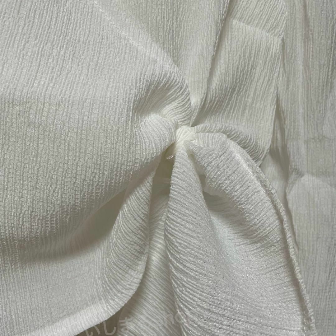 スクエアネックブラウス 　白 クロップド丈 カジュアル 長袖　薄手　韓国151 レディースのトップス(シャツ/ブラウス(長袖/七分))の商品写真