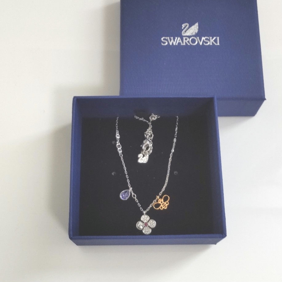 SWAROVSKI(スワロフスキー)のSWAROVSKI　ネックレス　クローバー　ミツバチ　パープル レディースのアクセサリー(ネックレス)の商品写真