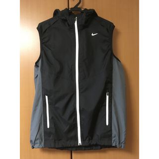 ナイキ(NIKE)の【使用少・美品】ナイキ ヴェイパードライフィット ランニングベスト 黒 Lサイズ(ウェア)