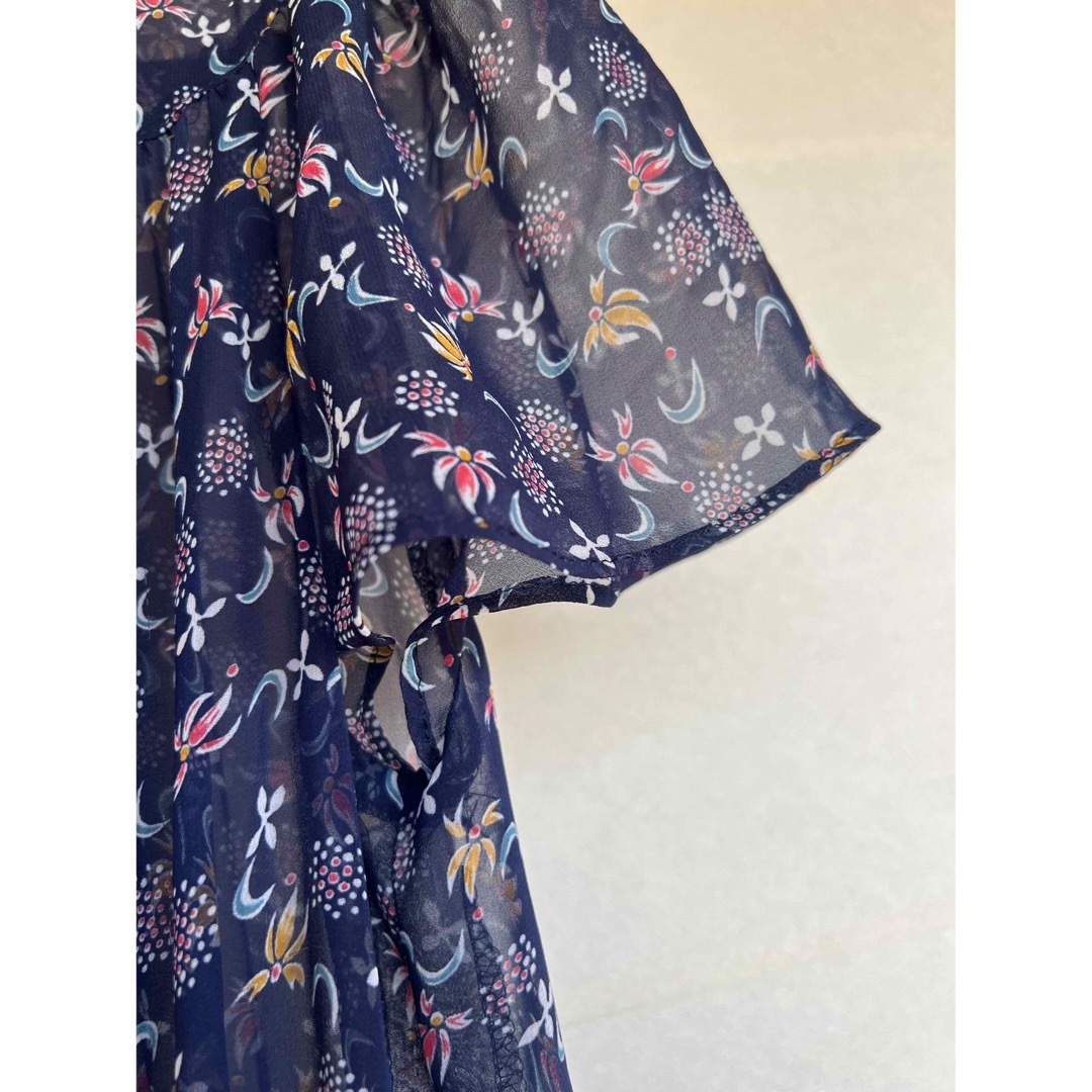 ♡美品♡ 紺色　花柄　シースルー　フレアワンピース ♡沖縄土産♡ レディースのワンピース(ひざ丈ワンピース)の商品写真