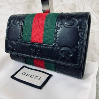 グッチ(Gucci)の美品】グッチ　6連キーケース　シマレザー　シェリーライン　GG　ブラック　箱付(キーケース)