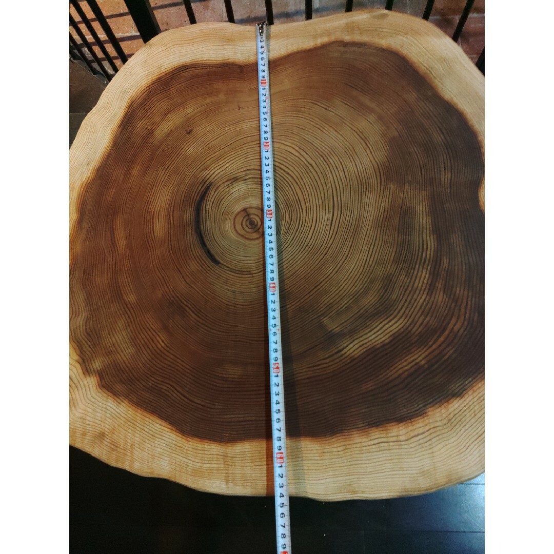 杉の丸太の年輪テーブル　ローテーブル インテリア/住まい/日用品の机/テーブル(ローテーブル)の商品写真