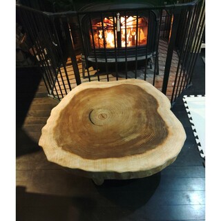 杉の丸太の年輪テーブル　ローテーブル(ローテーブル)