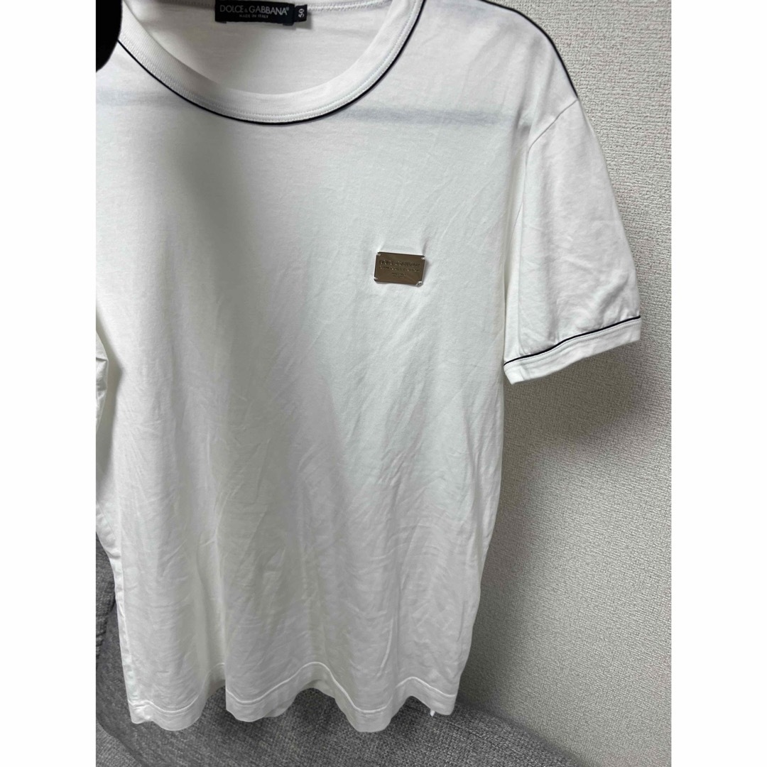 DOLCE&GABBANA(ドルチェアンドガッバーナ)のDolce&Gabbana ドルガバ　ホワイト　白　メッキプレート　tシャツ メンズのトップス(Tシャツ/カットソー(半袖/袖なし))の商品写真