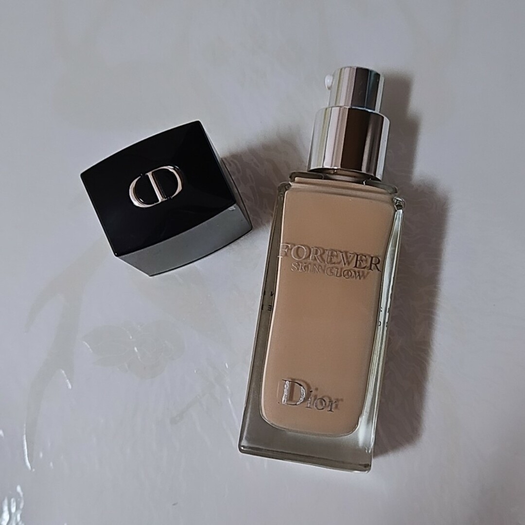 Dior(ディオール)のディオールスキン フォーエヴァー フルイド グロウ コスメ/美容のベースメイク/化粧品(ファンデーション)の商品写真