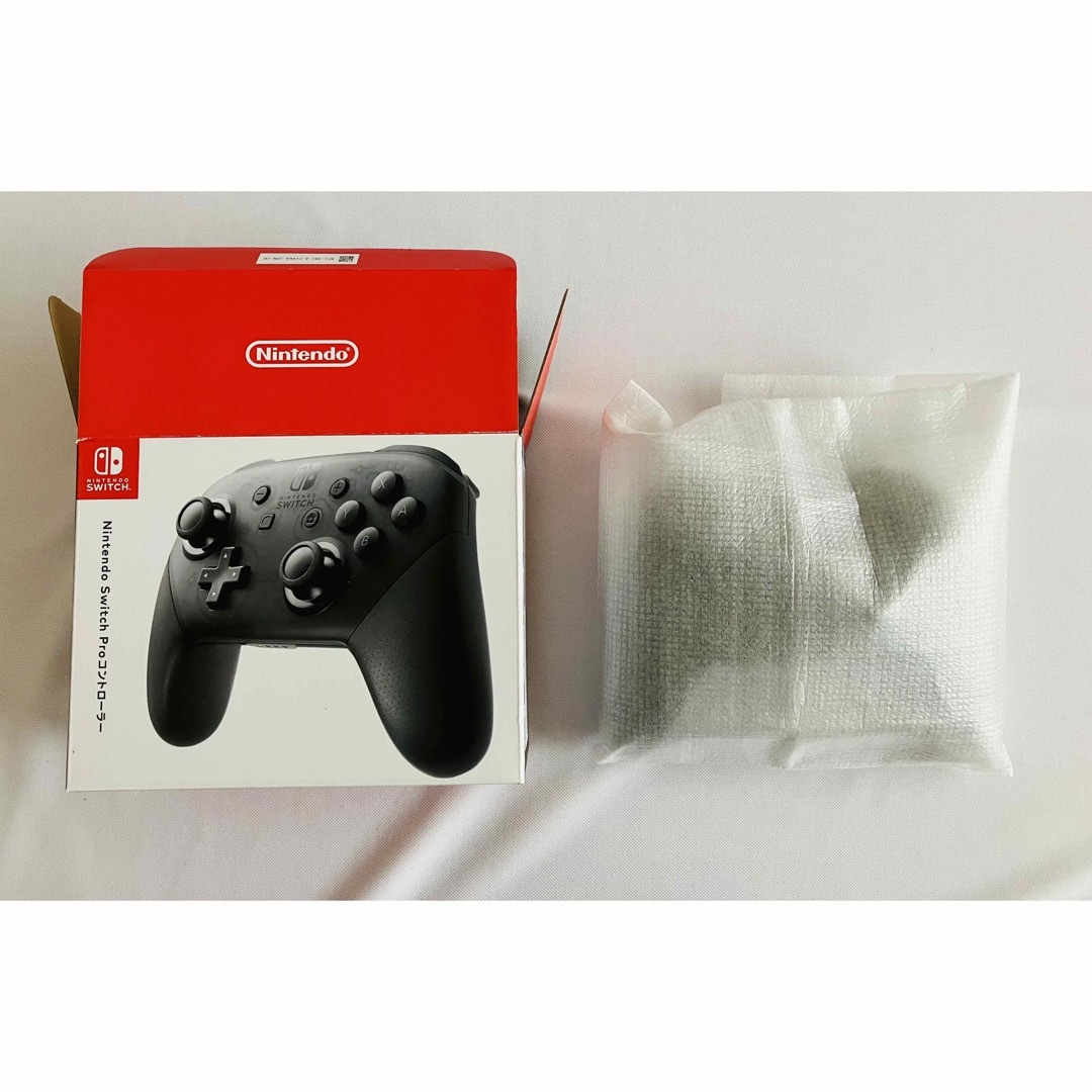 【美品】Nintendo Switch 本体 プロコン 箱付き　スイッチ　完品 エンタメ/ホビーのゲームソフト/ゲーム機本体(家庭用ゲーム機本体)の商品写真