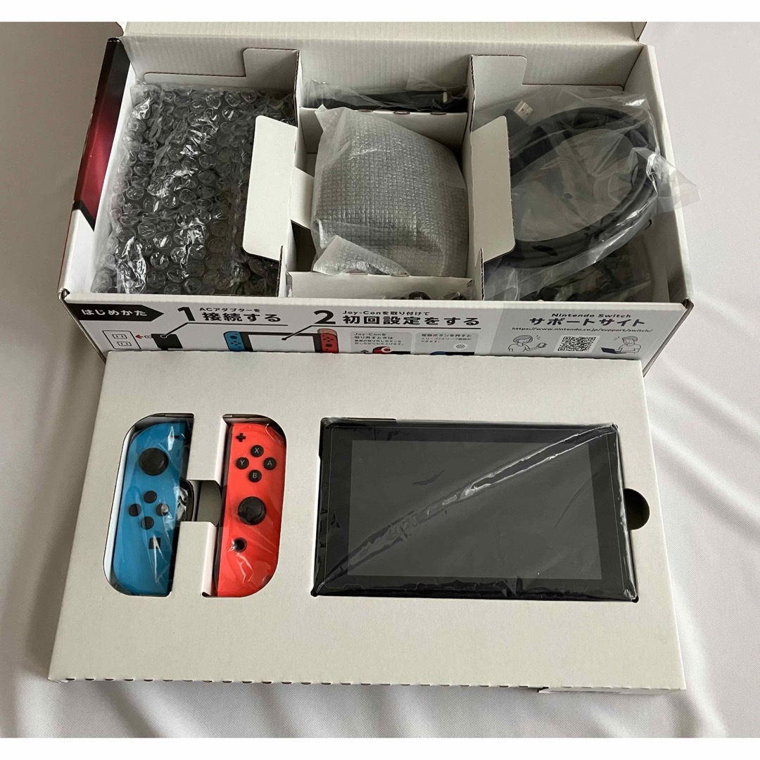 【美品】Nintendo Switch 本体 プロコン 箱付き　スイッチ　完品 エンタメ/ホビーのゲームソフト/ゲーム機本体(家庭用ゲーム機本体)の商品写真