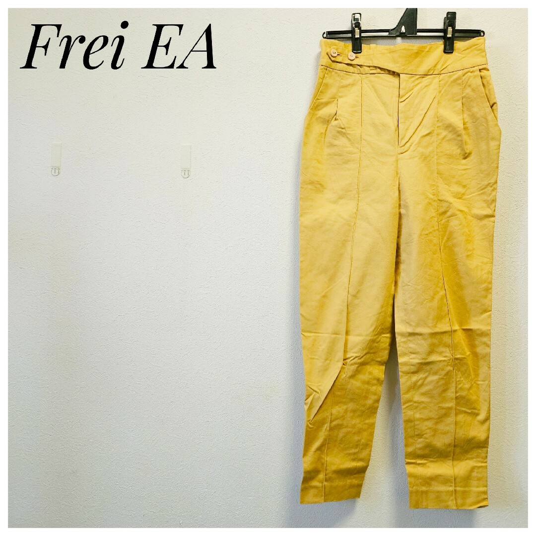 Frei EA(フレイエア)の美品　Frei EA　チノパン　テーパード　黄色　タック　センタープレス　S相当 レディースのパンツ(チノパン)の商品写真