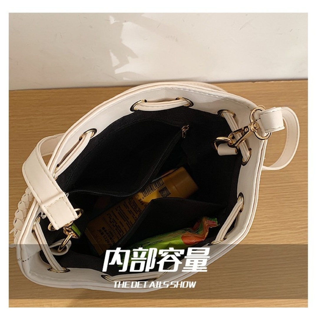 ショルダーバッグフリンジお洒落韓国人気ブラック レディースのバッグ(ショルダーバッグ)の商品写真