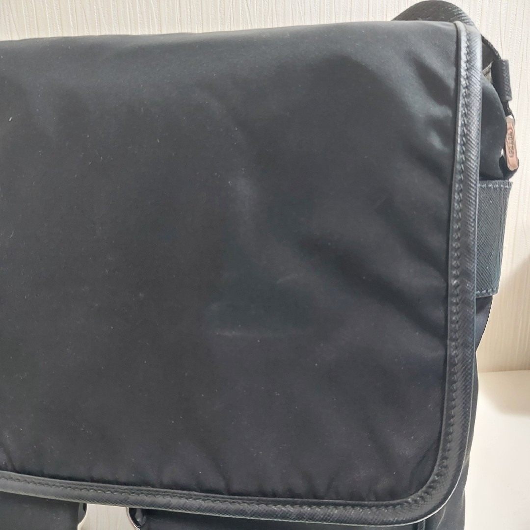 PRADA(プラダ)のプラダ フラップ ショルダーバッグ ナイロン ブラック 2VD770 メンズのバッグ(ショルダーバッグ)の商品写真
