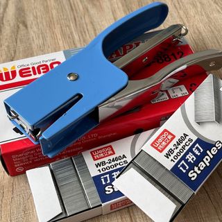 ⭐️⭐️【新品】　WEIBO STAPLER ハンド ブルー 青 水色 針付き(日用品/生活雑貨)