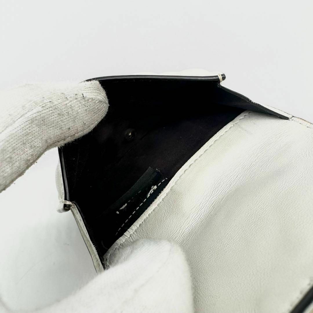 FENDI(フェンディ)の【現行品✨】フェンディ バゲット マイクロ コンパクト エンボス　三つ折り財布 レディースのファッション小物(財布)の商品写真