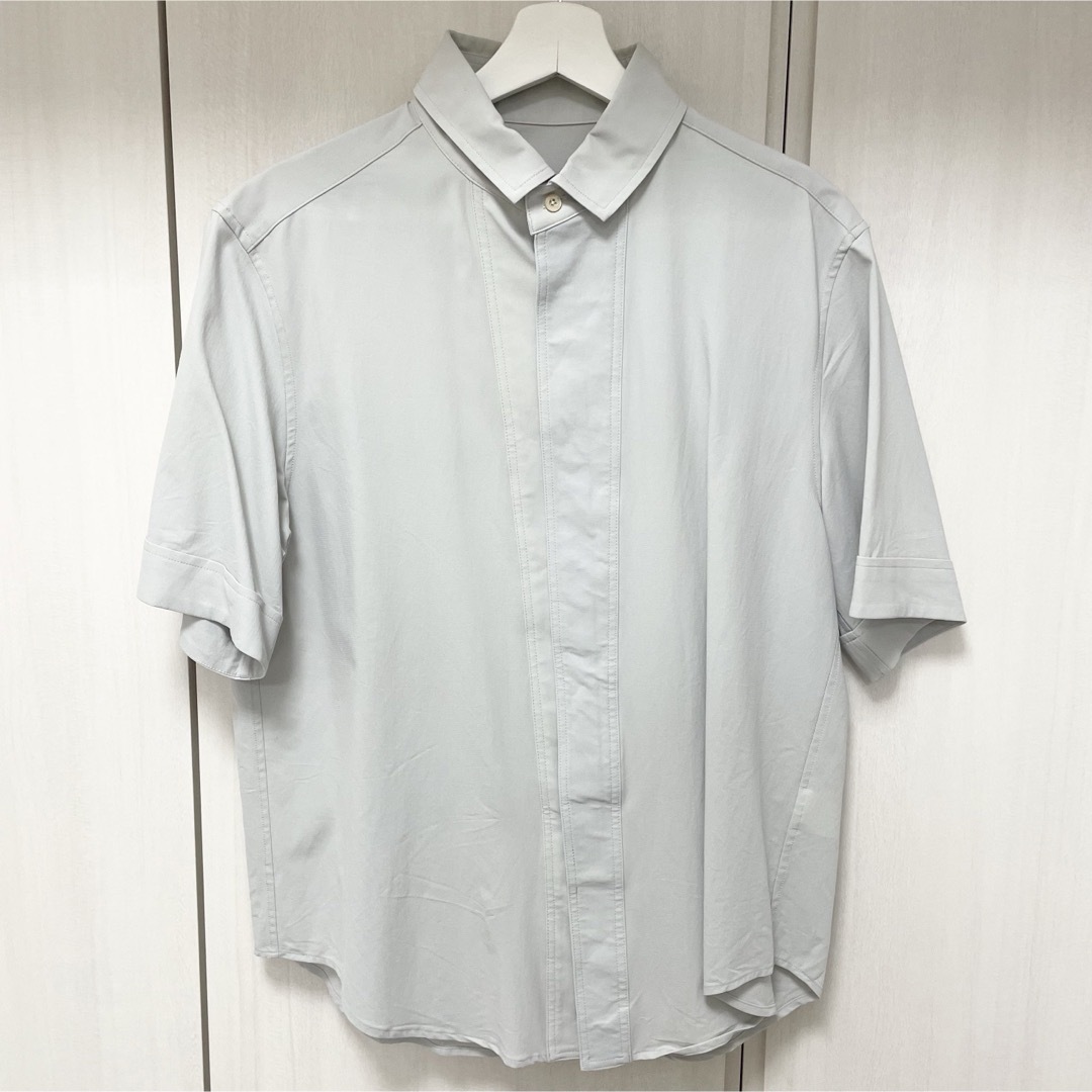 IRENISA FLY FRONT SHORT-SLEEVED SHIRT メンズのトップス(シャツ)の商品写真