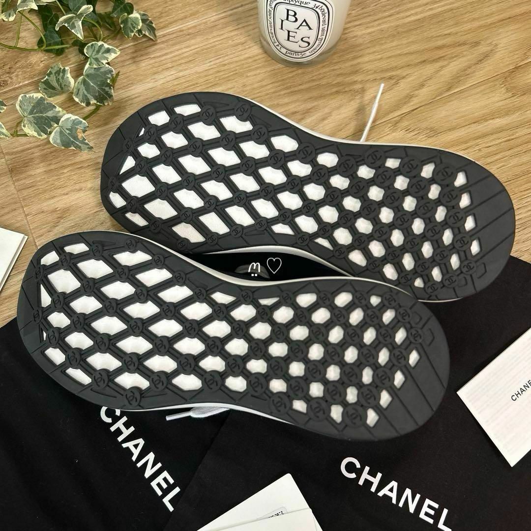 CHANEL(シャネル)のCHANEᏞ　シャネル　ココマークスニーカー　38　24cm相当　デニム　ブルー レディースの靴/シューズ(スニーカー)の商品写真