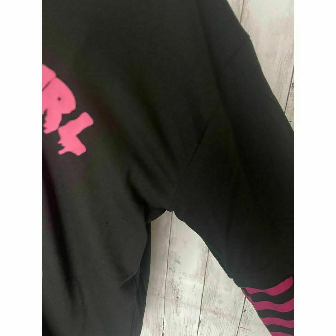 XLサイズ アニメ風ロンT 黒ピンク 大きめ 袖ストライプ 【新品未使用品】 レディースのトップス(Tシャツ(長袖/七分))の商品写真
