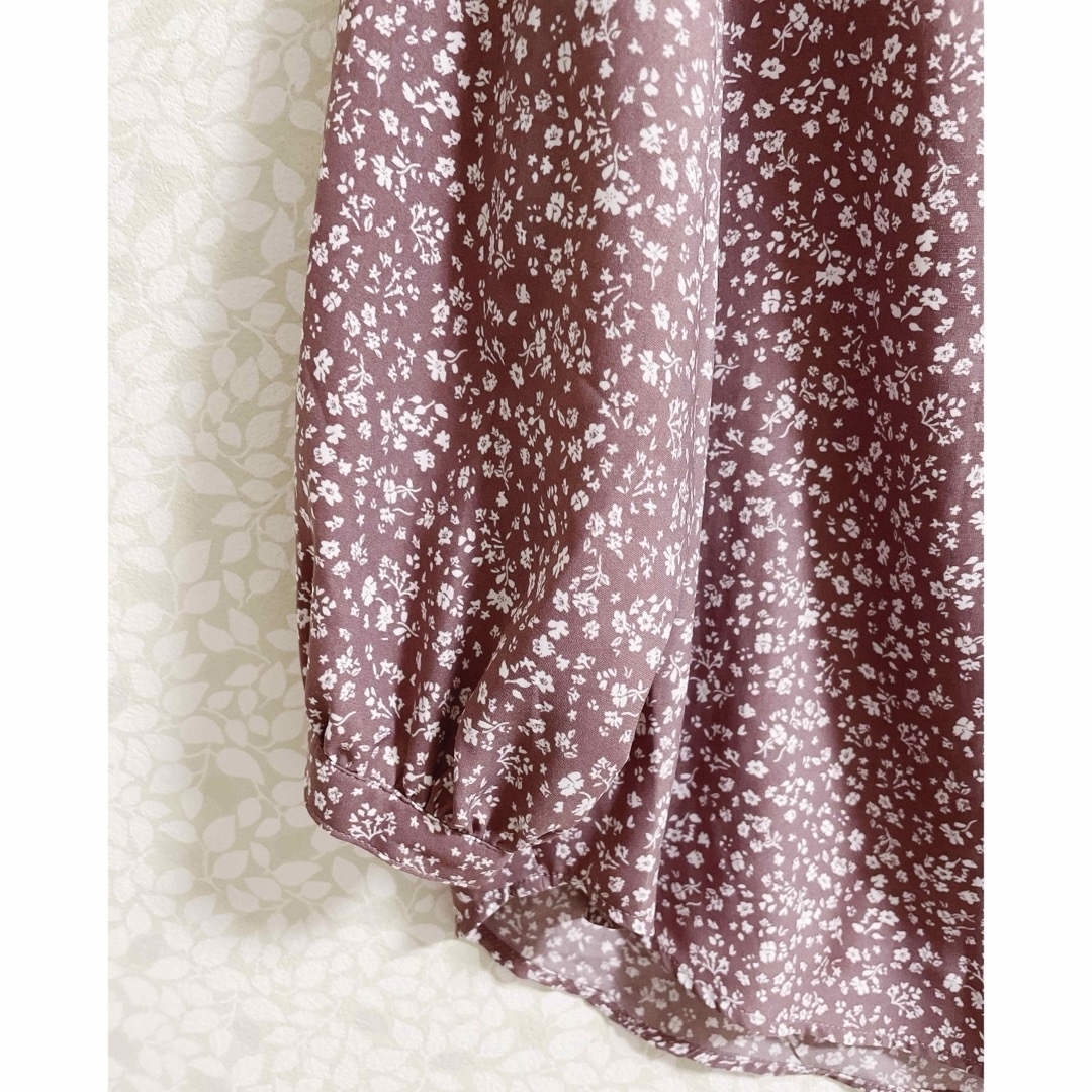 HONEYS(ハニーズ)のハニーズ(GLACIER) 襟元フリル 小花総柄 くすみピンク 長袖ブラウス レディースのトップス(シャツ/ブラウス(長袖/七分))の商品写真