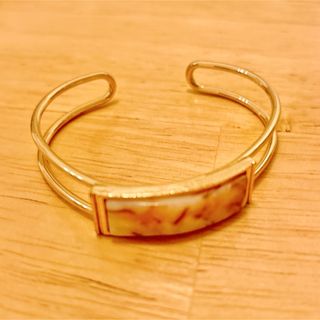 スクエアストーンバングル　ブレスレット　ゴールド　美品(ブレスレット/バングル)