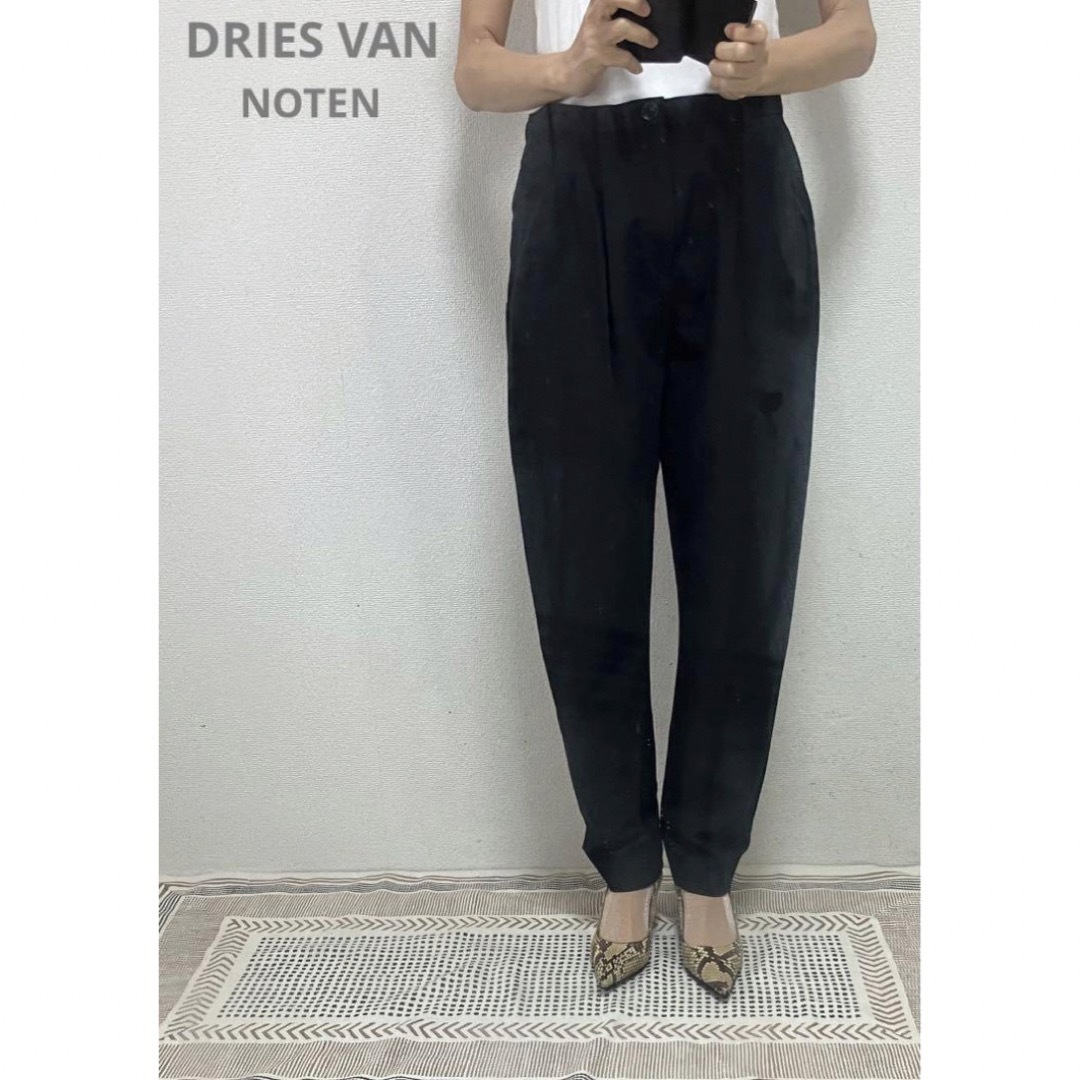 DRIES VAN NOTEN(ドリスヴァンノッテン)のドリスヴァンノッテン　前タックコットンテーパードパンツ36 ブラック　スラックス レディースのパンツ(カジュアルパンツ)の商品写真